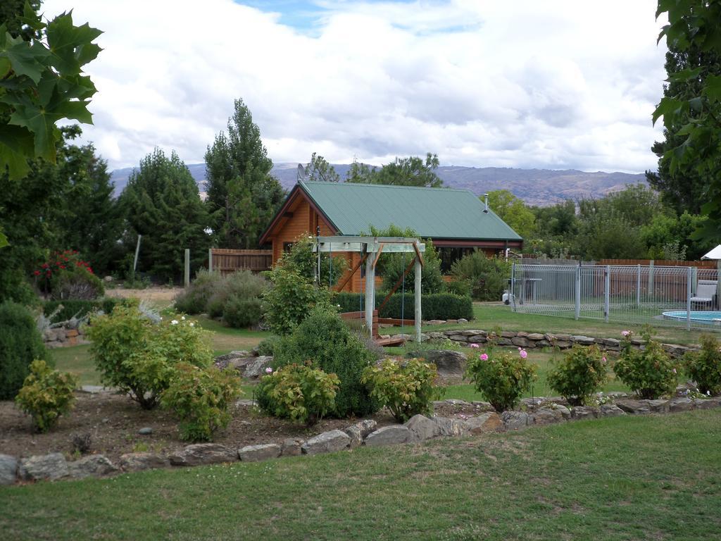 Central Chalets Ltd Александра Екстер'єр фото