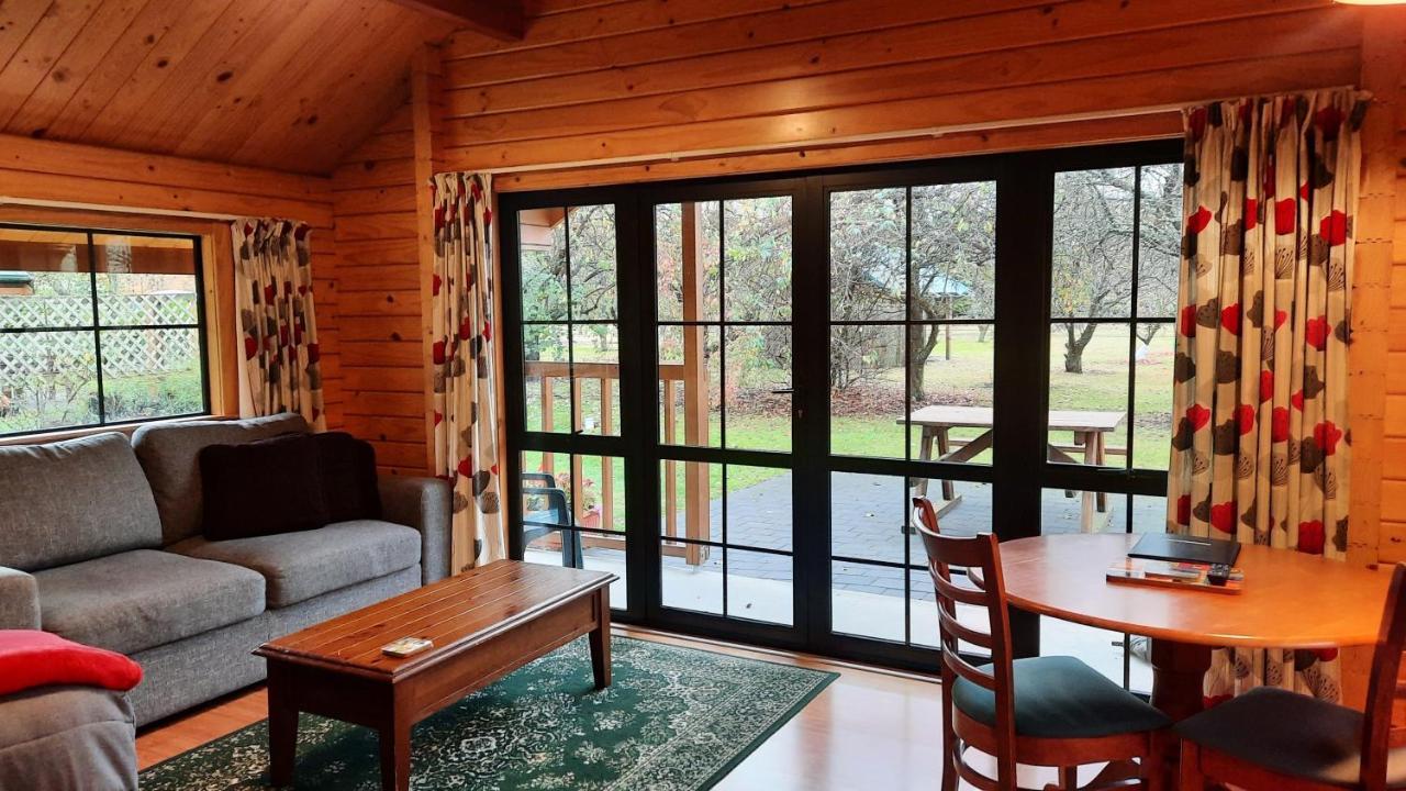 Central Chalets Ltd Александра Екстер'єр фото
