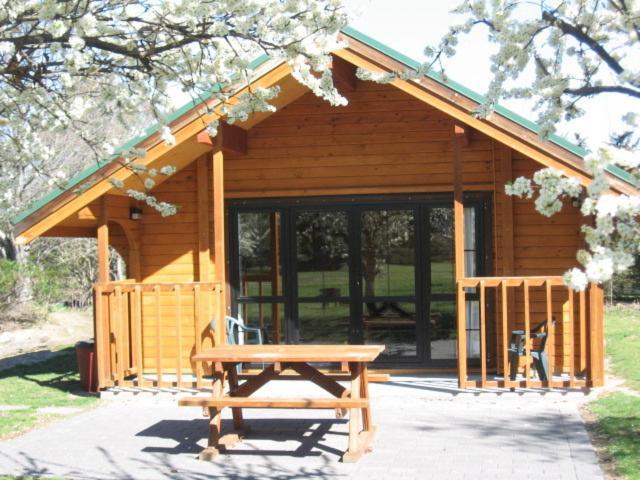 Central Chalets Ltd Александра Екстер'єр фото
