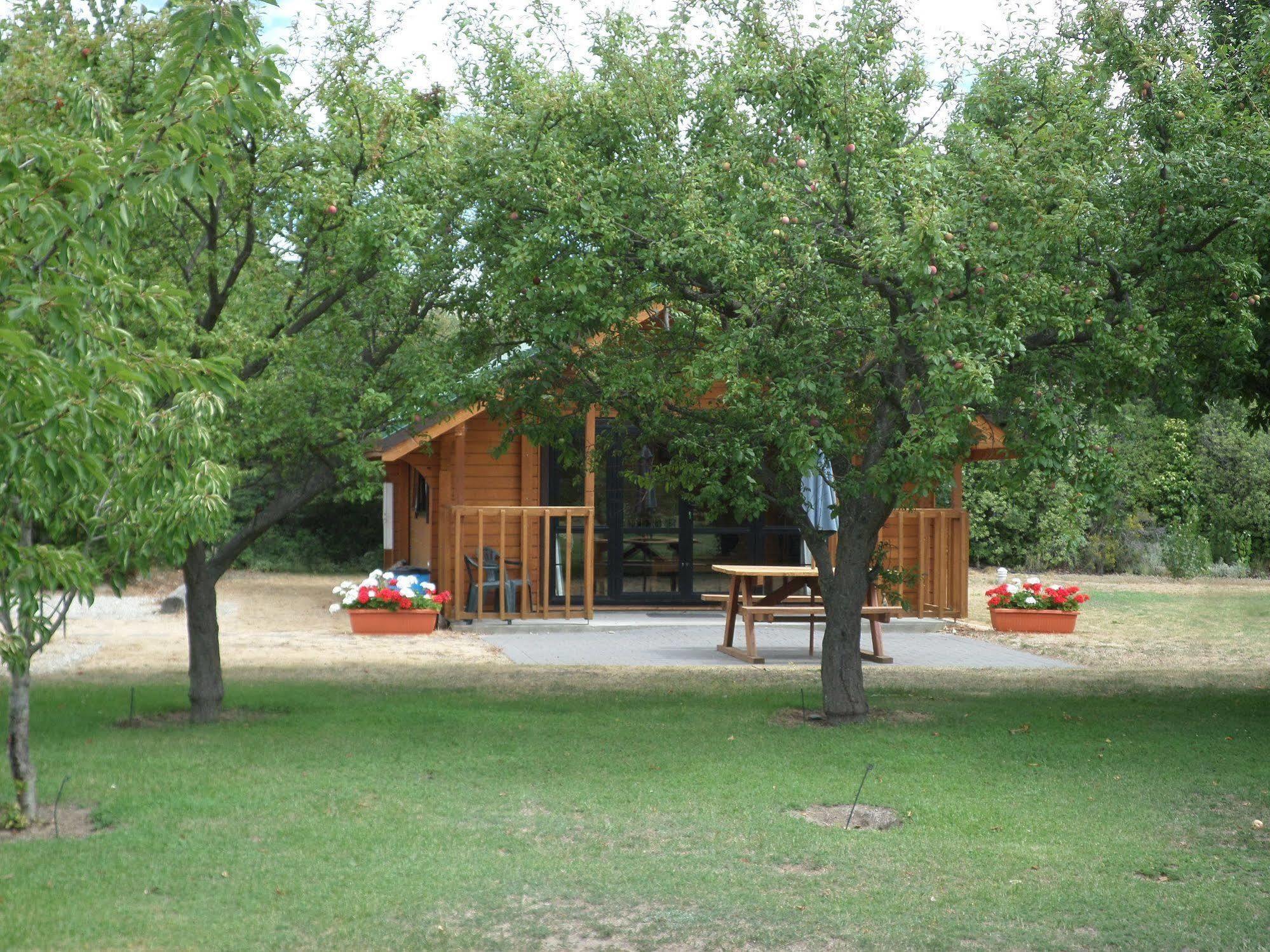 Central Chalets Ltd Александра Екстер'єр фото