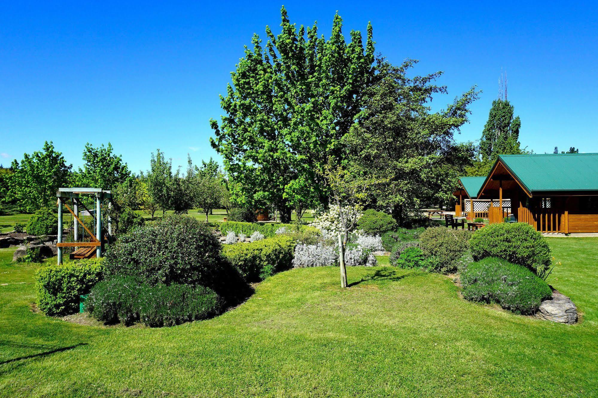 Central Chalets Ltd Александра Екстер'єр фото