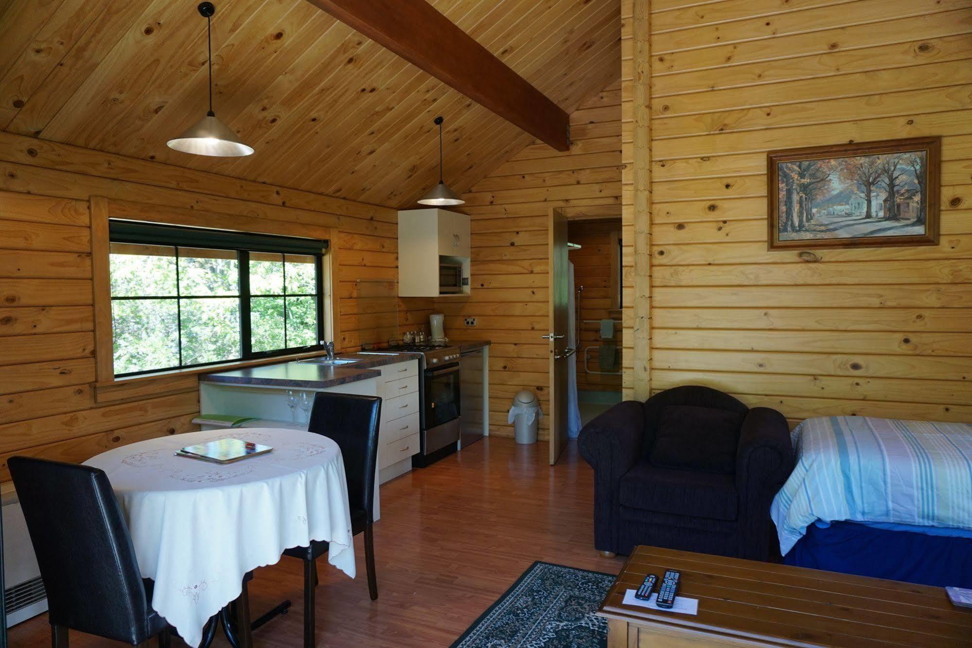 Central Chalets Ltd Александра Екстер'єр фото