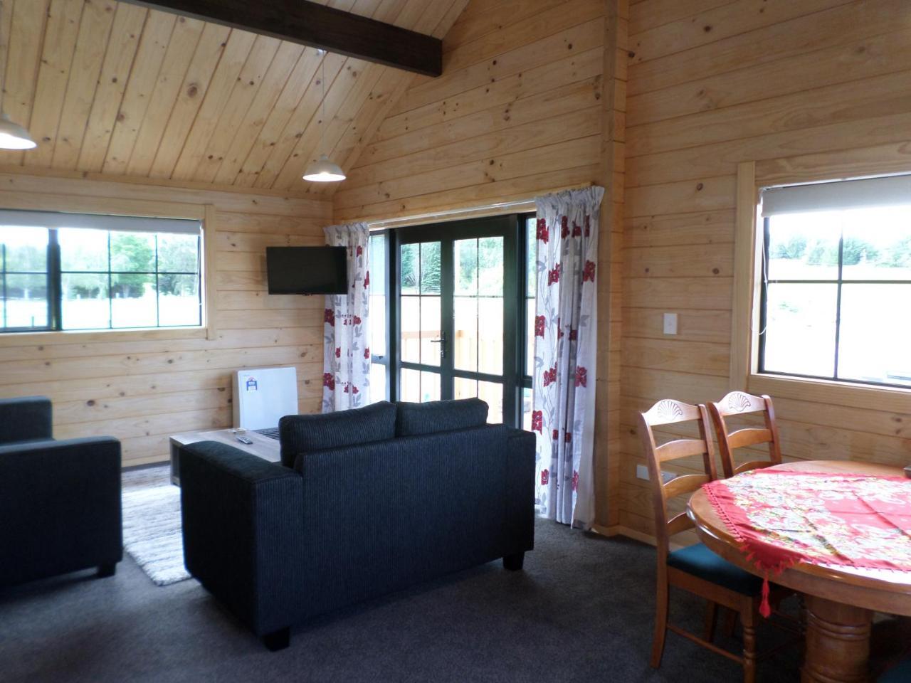 Central Chalets Ltd Александра Екстер'єр фото
