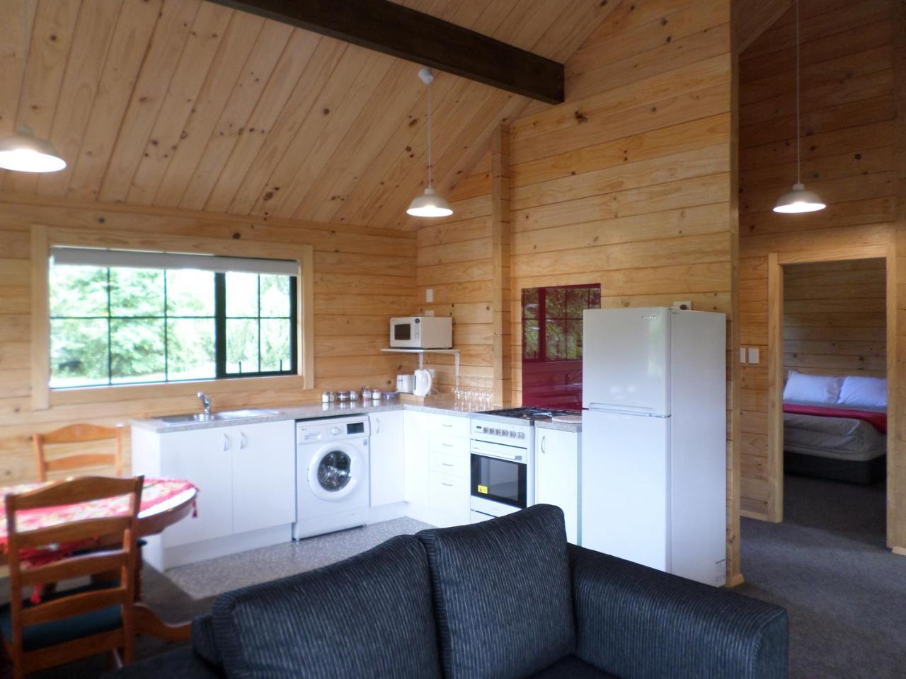 Central Chalets Ltd Александра Екстер'єр фото