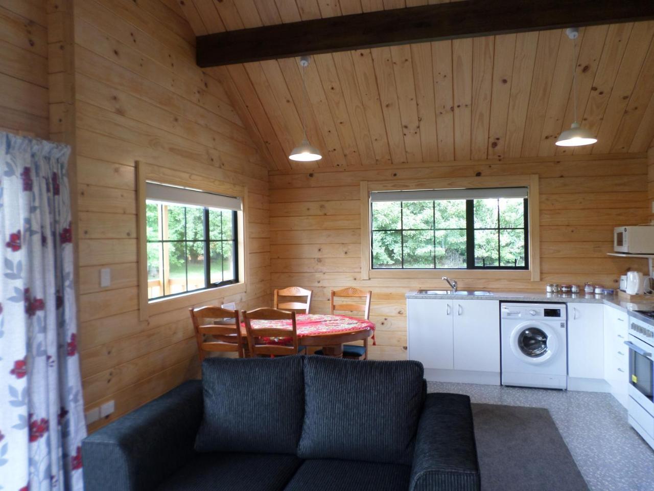 Central Chalets Ltd Александра Екстер'єр фото