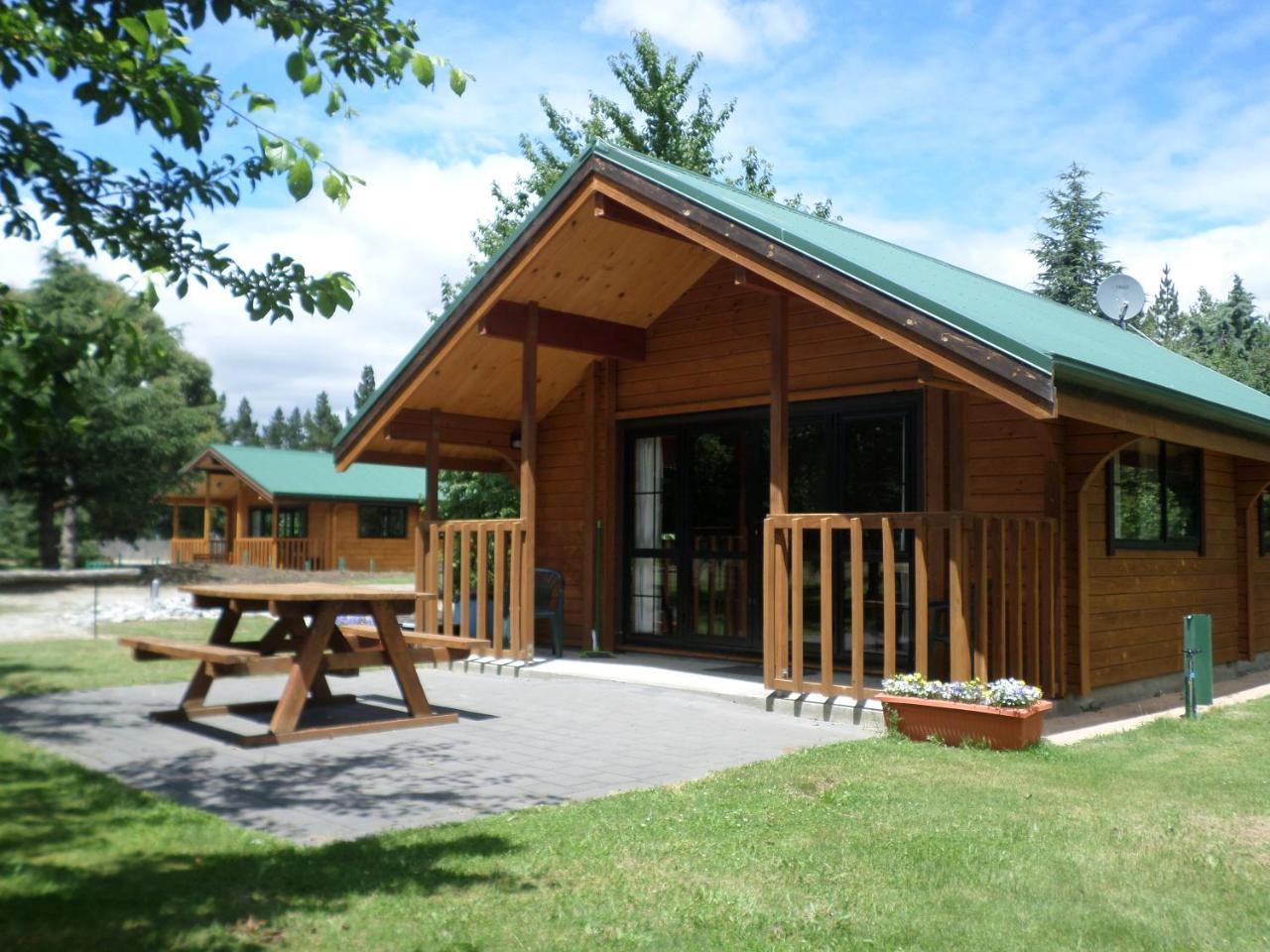 Central Chalets Ltd Александра Екстер'єр фото